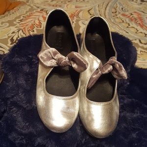 Girls shoes